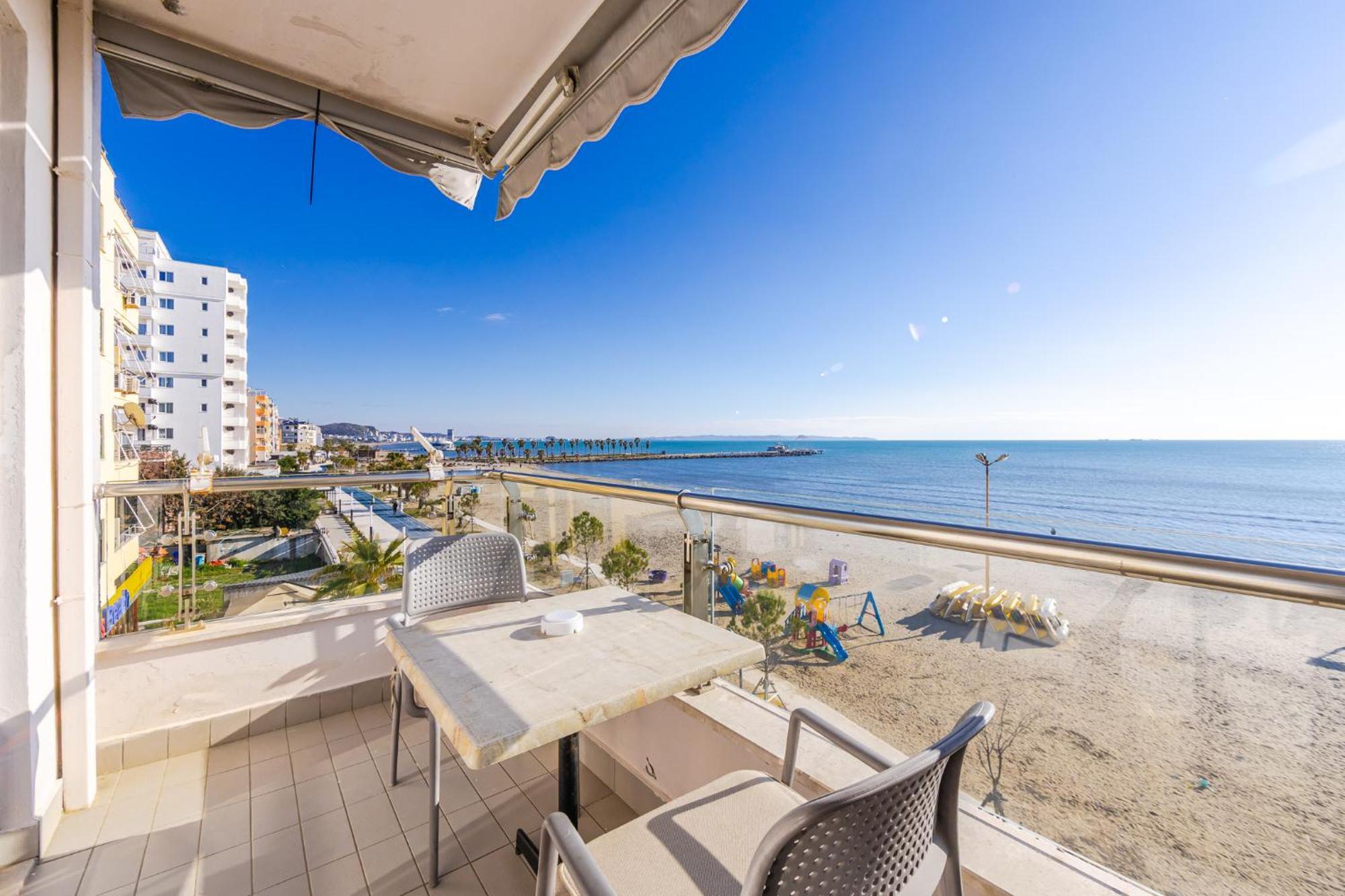 The Beachfront Apartment Durrës Eksteriør billede