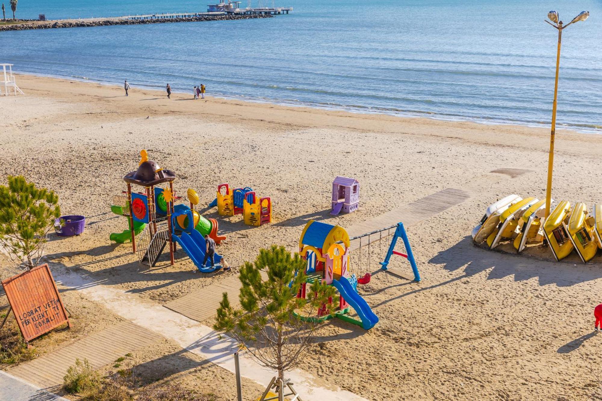 The Beachfront Apartment Durrës Eksteriør billede
