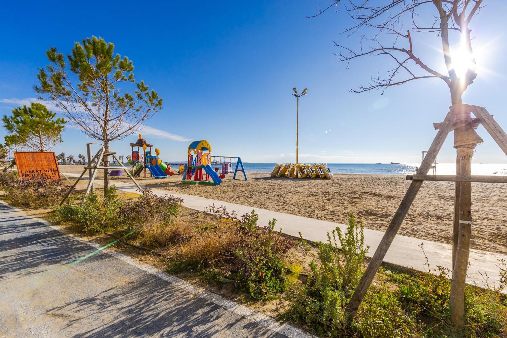 The Beachfront Apartment Durrës Eksteriør billede